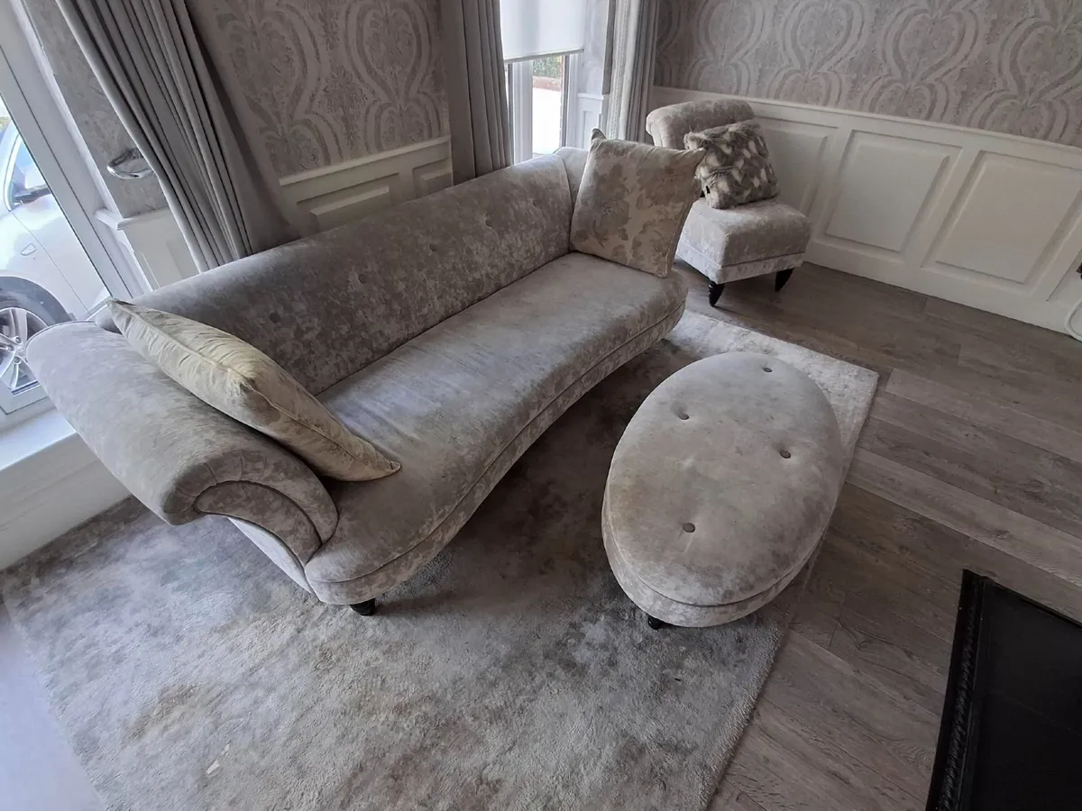 Sitting Room Suite – €650 - Image 1