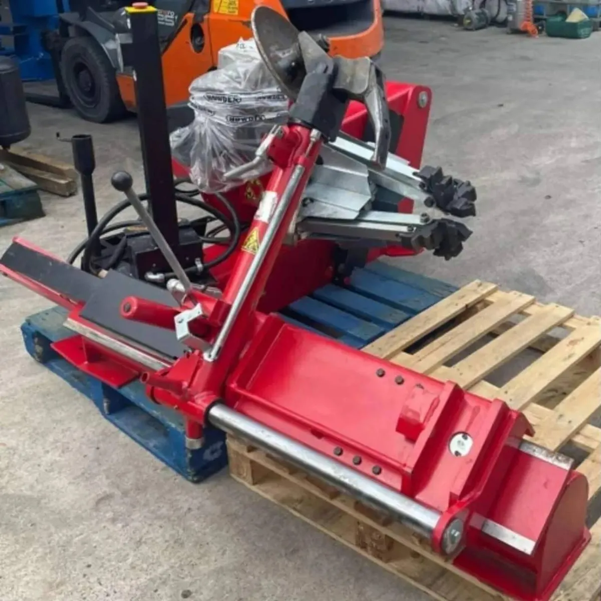 Taranto Tractor Tyre Changer 230v 14" - 42" - Image 3