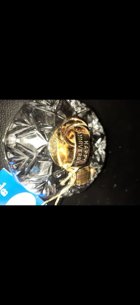 Vintage Killarney Crystal lidded trinket dish - Image 1
