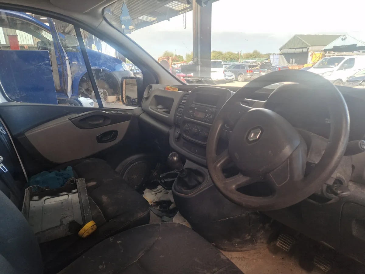 171 Renault Traffic for breaking - Image 4