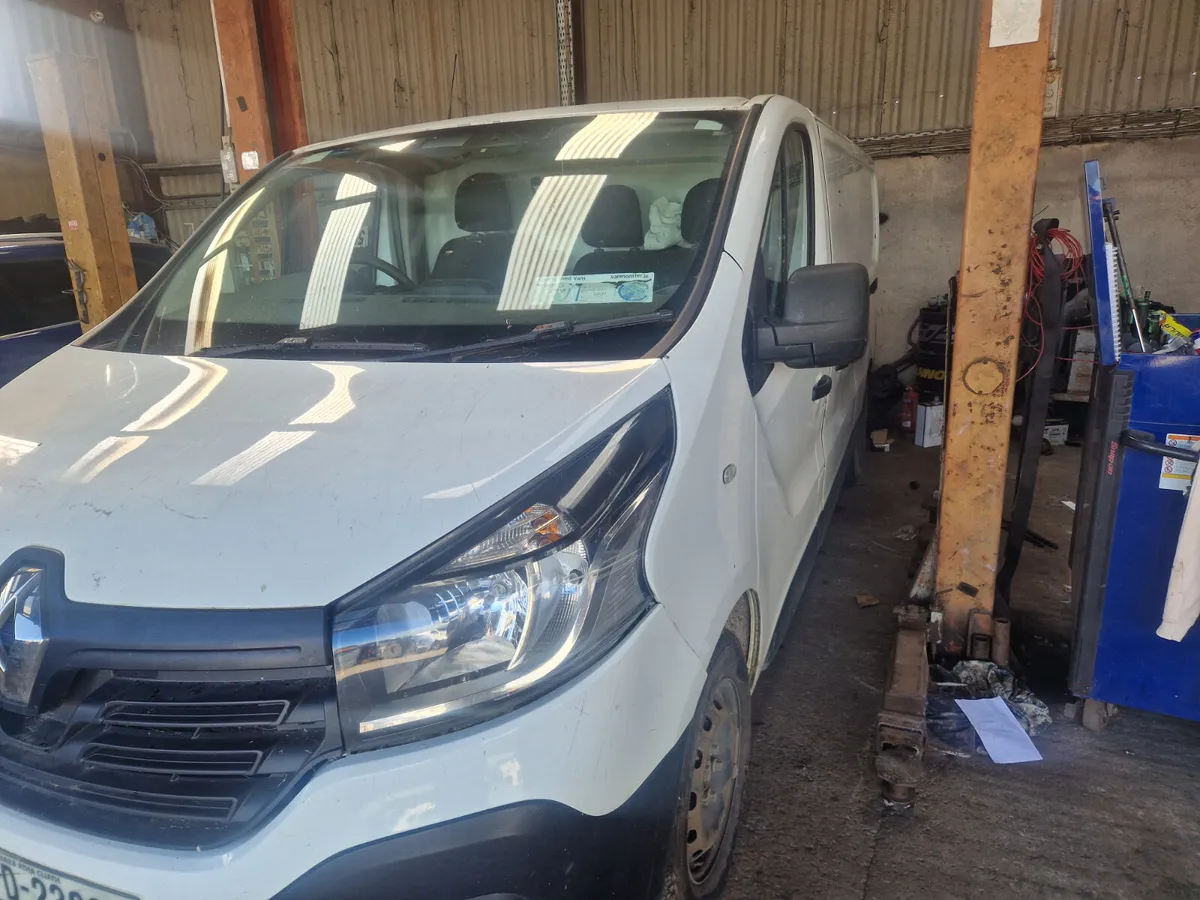 171 Renault Traffic for breaking - Image 2