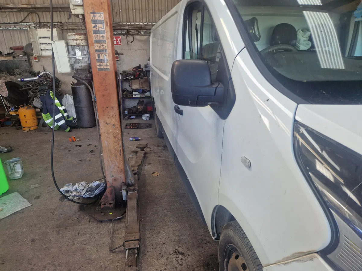 171 Renault Traffic for breaking - Image 3