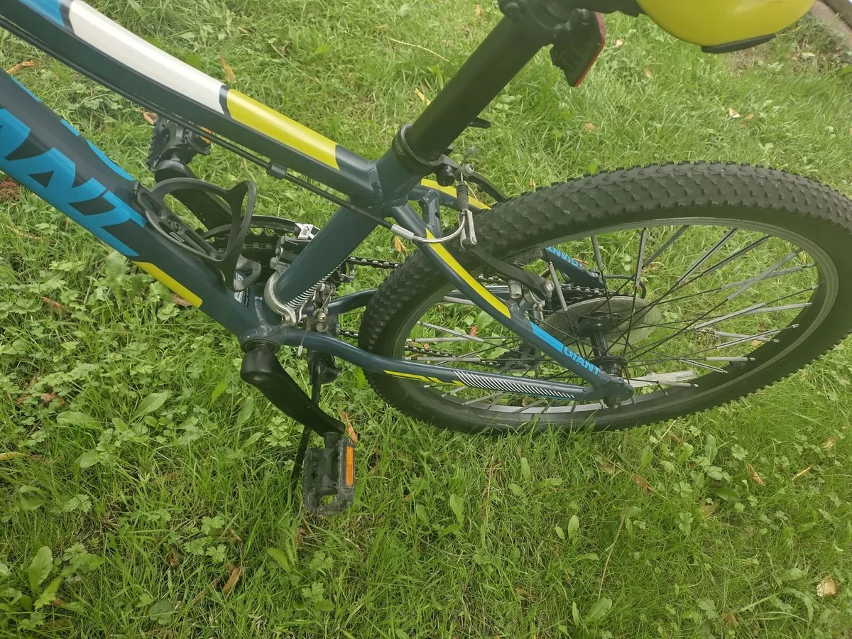 Giant 24 bicycle - Image 2