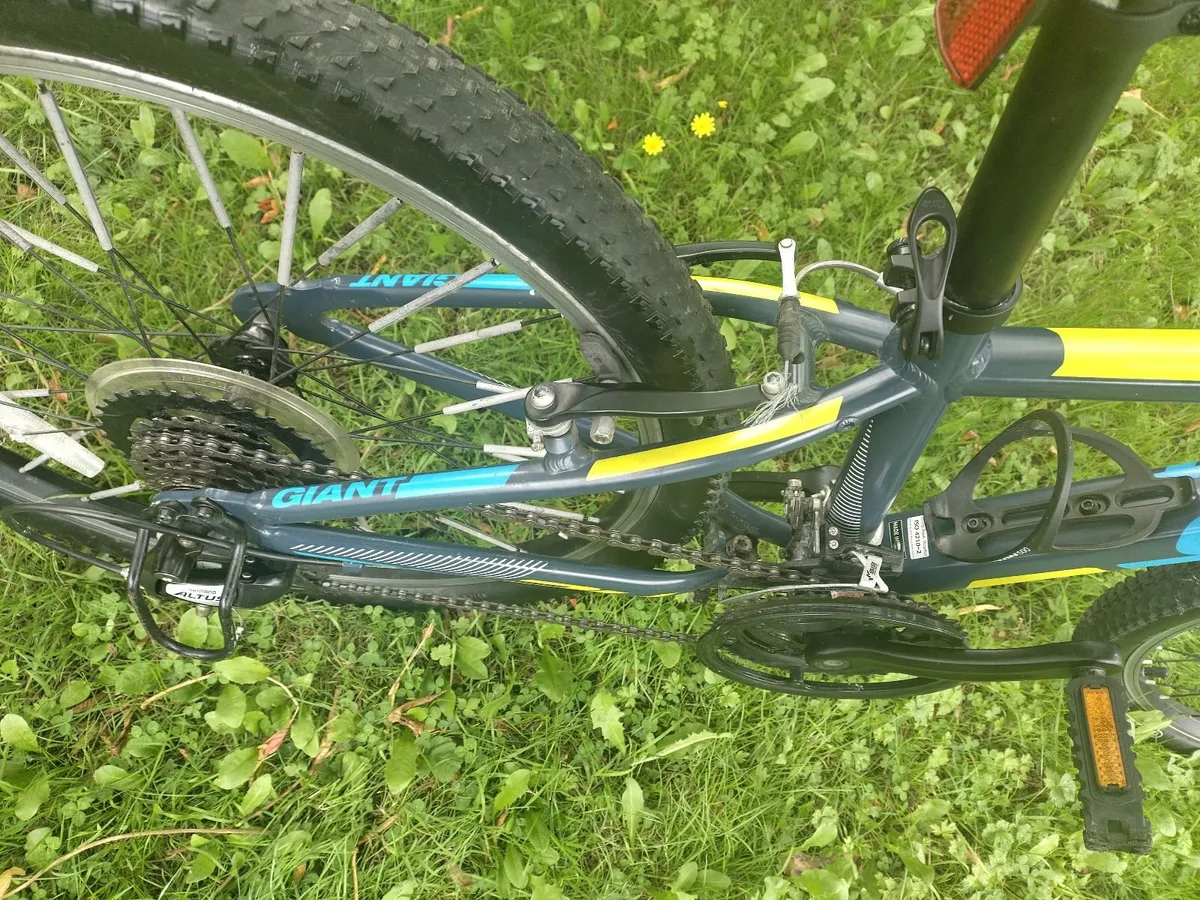 Giant 24 bicycle - Image 3