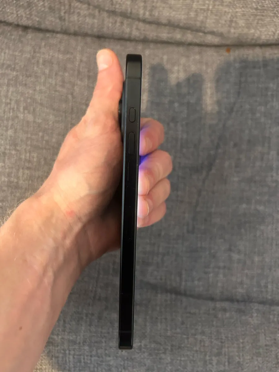 Iphone 16 pro max black, unlocked 100% battery - Image 4
