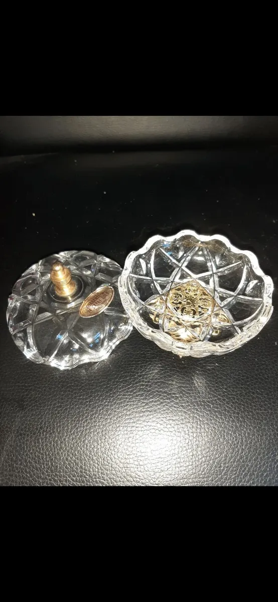 Vintage Killarney Crystal lidded trinket dish. - Image 1