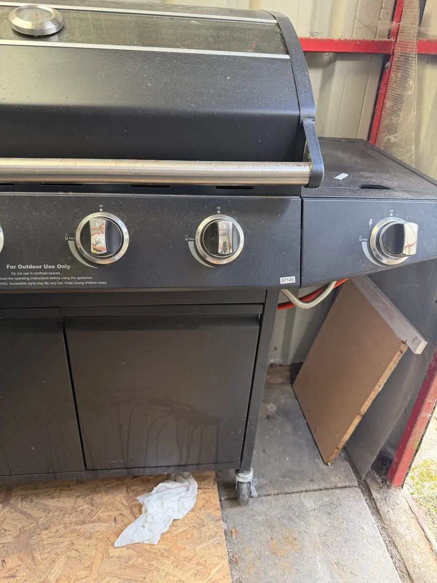 B B Q - Image 2