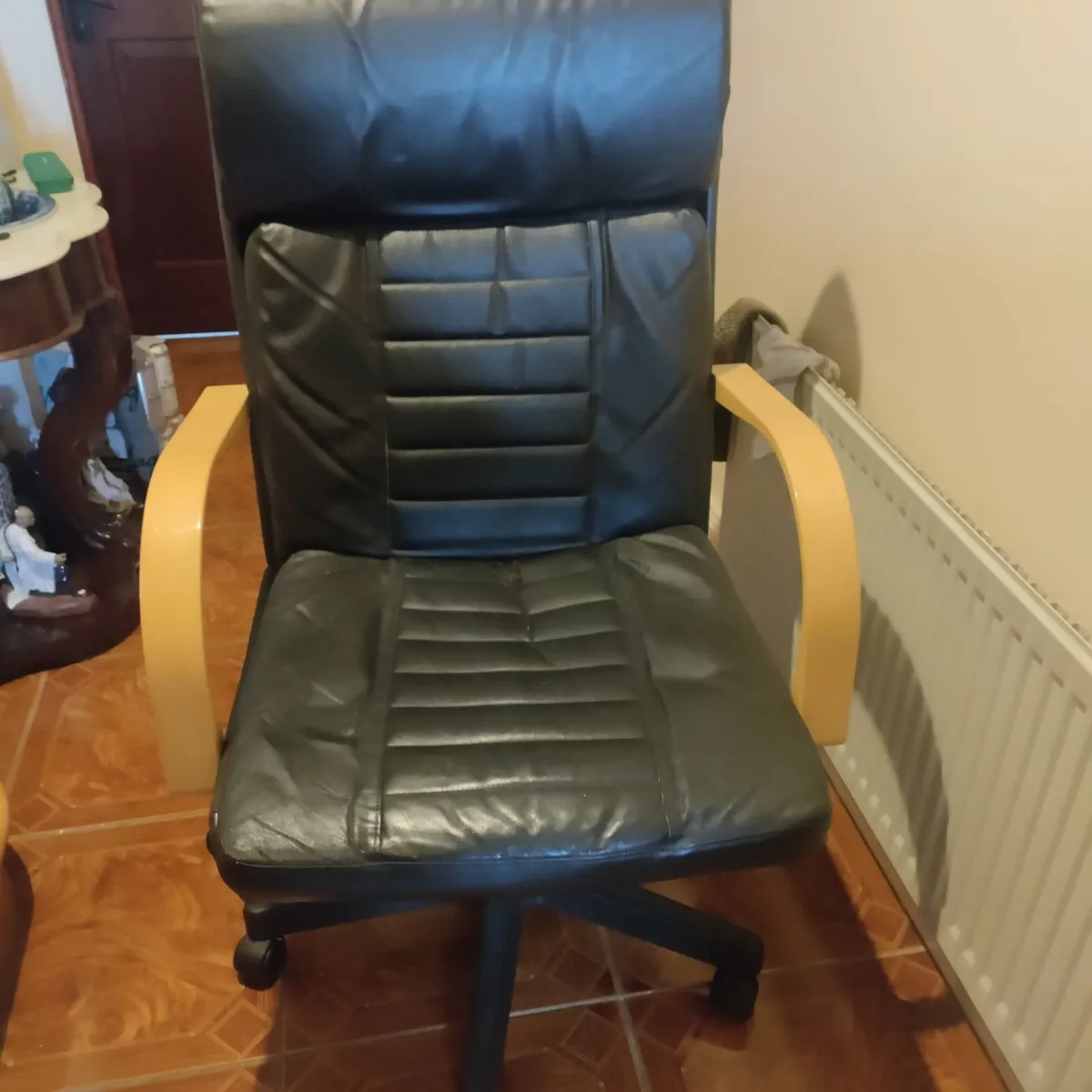Office chair - Image 1