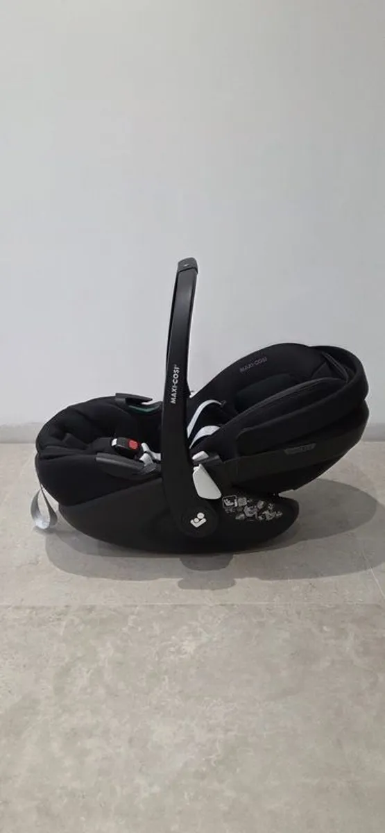 maxi cosi baby pebble 360 Pro car seat & 360 isofix base - Image 4