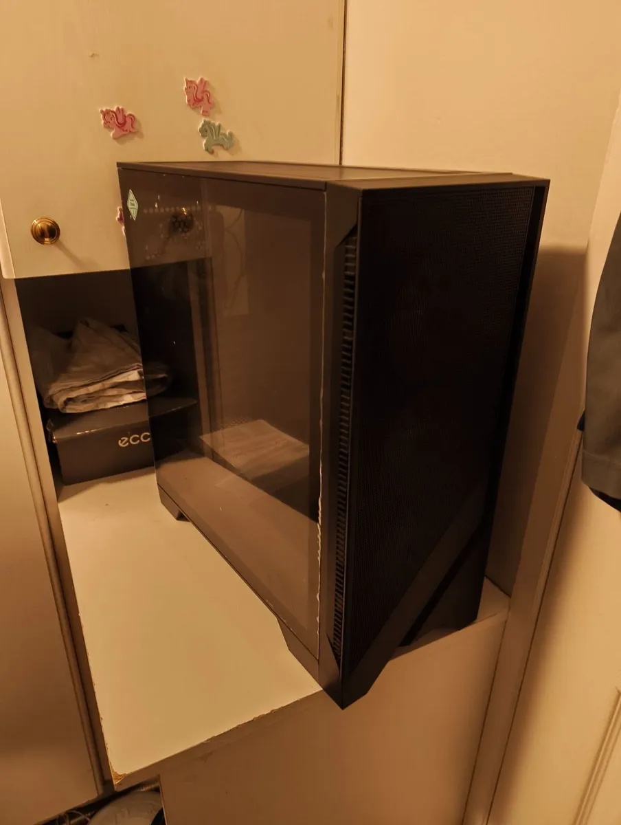 PC w Peripherals 32GB ram ryzen 5 5600,9060xt 16gb - Image 2