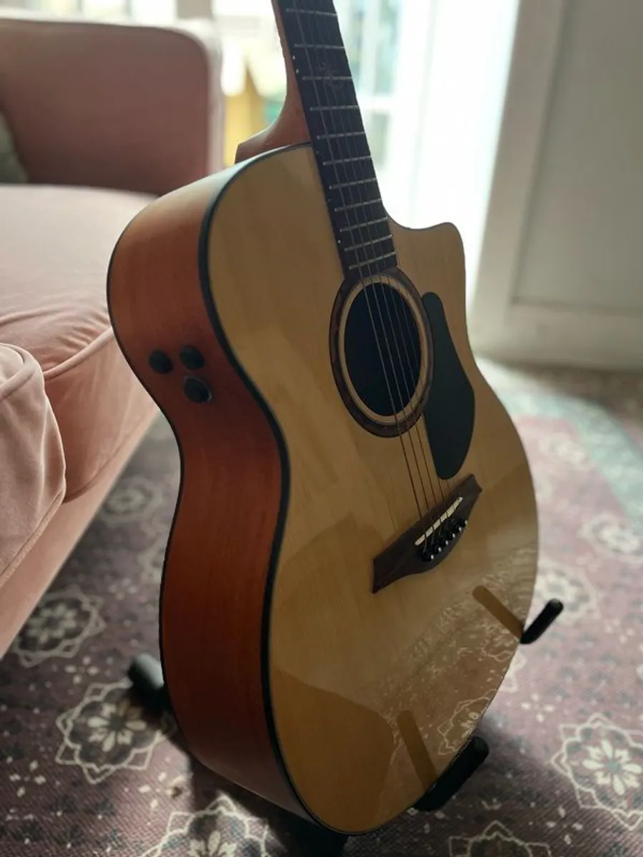 guitar - Image 3