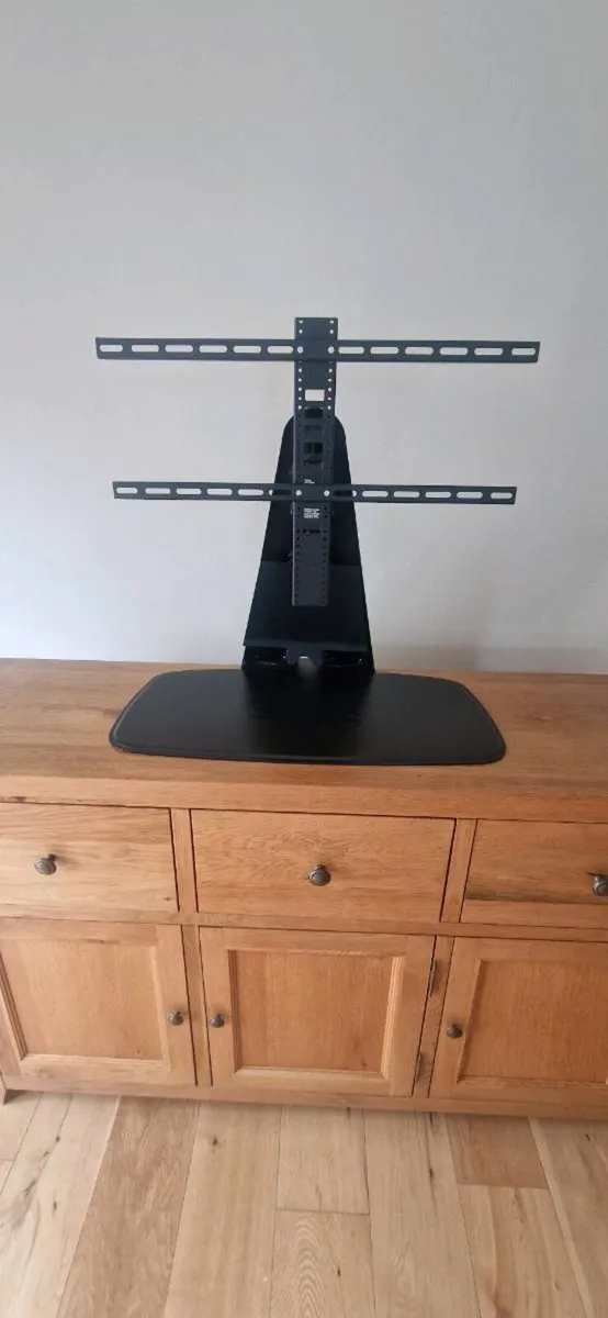Sanus tv stand - Image 3