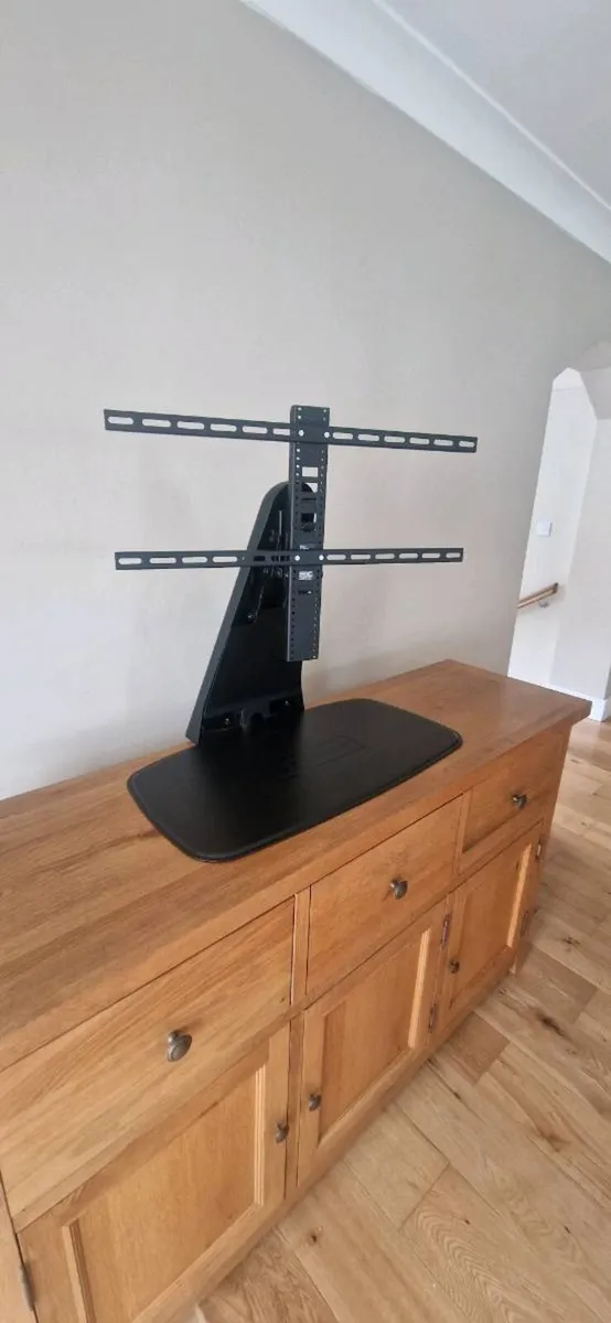Sanus tv stand - Image 1
