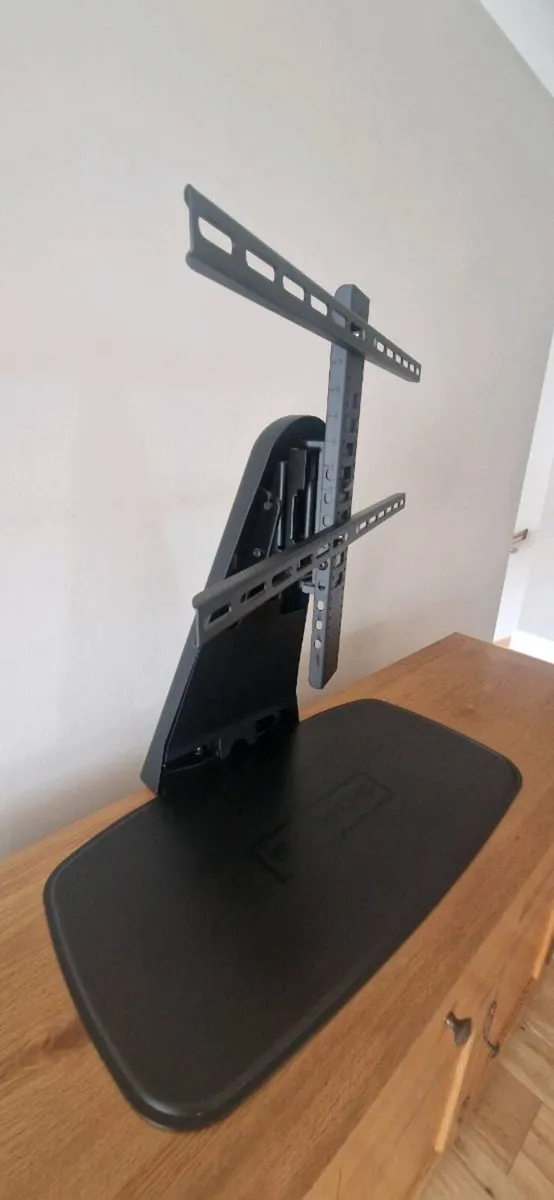 Sanus tv stand - Image 2