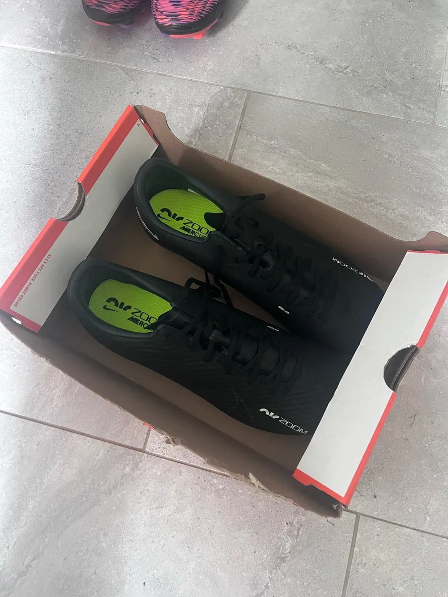 Football boots - Image 3