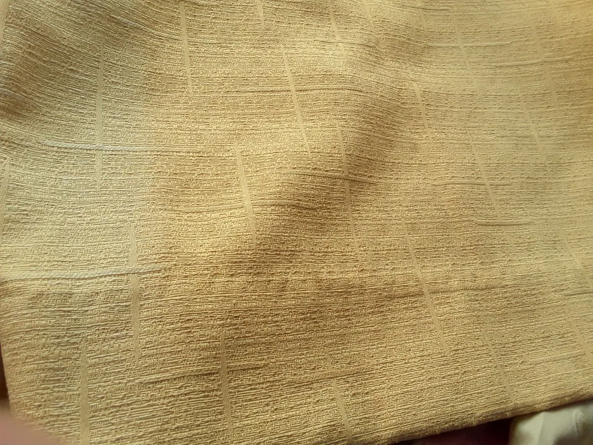 Small pale mustard curtain in new condition - Image 1