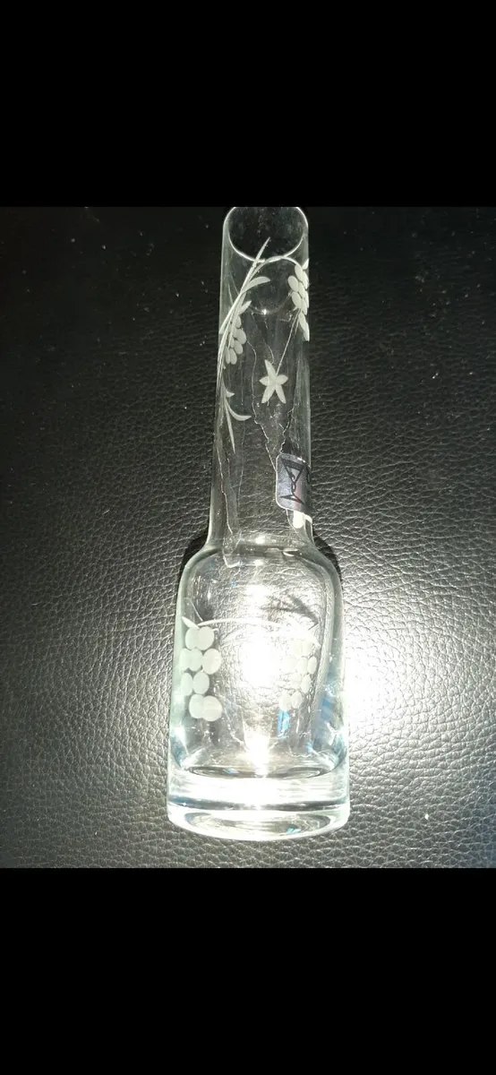 Vintage Duiske Irish handcut glass bud vase - Image 4