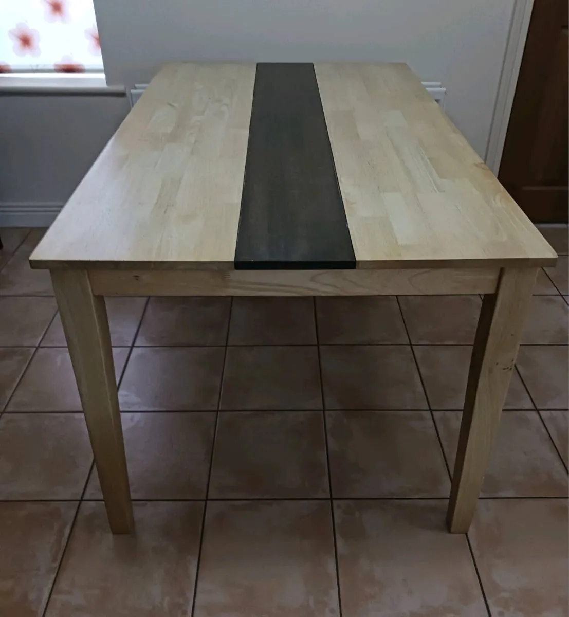 Kitchen table and chairs - Image 2