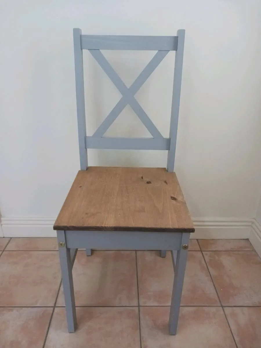 Kitchen table and chairs - Image 4