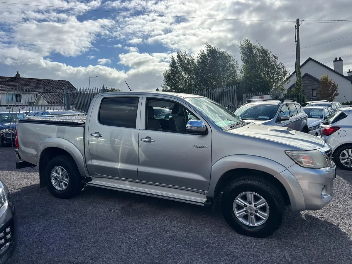 Toyota Hilux 2012  SPOTLESS CONDITION - Image 2