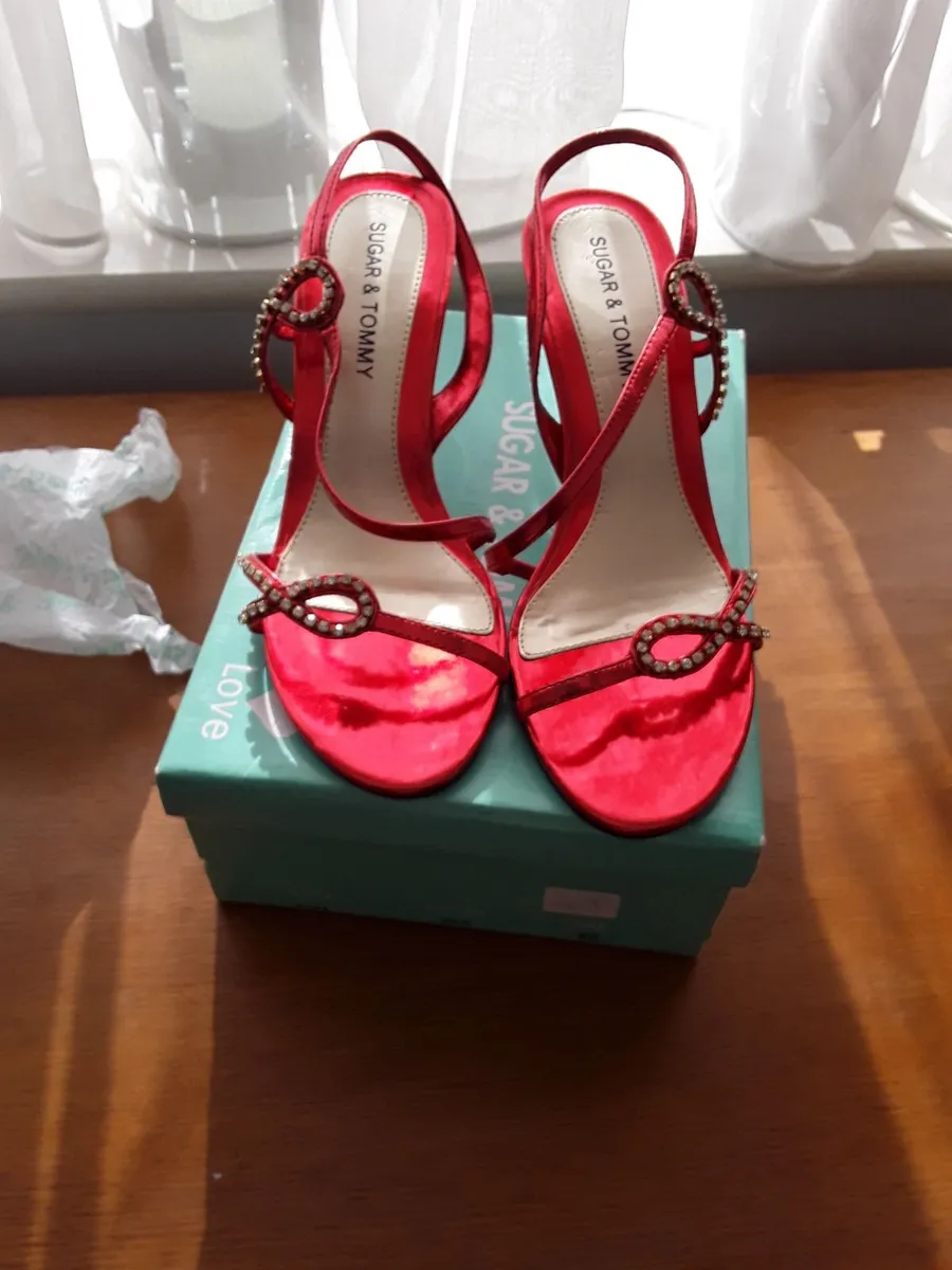 Beautiful brand new designer shoes red still in b - Image 1