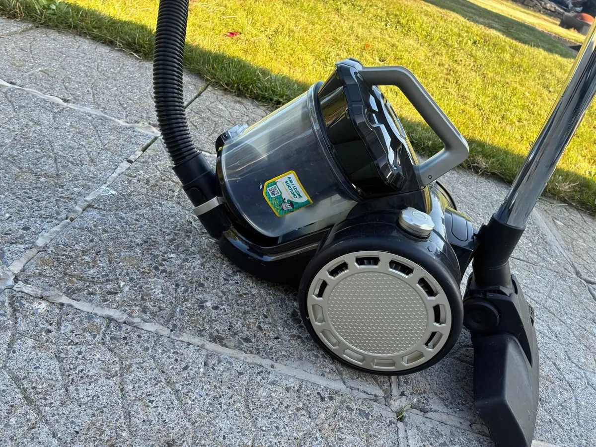 Beldray Compact Vacuum Cleaner 700w 2L Black - Image 3