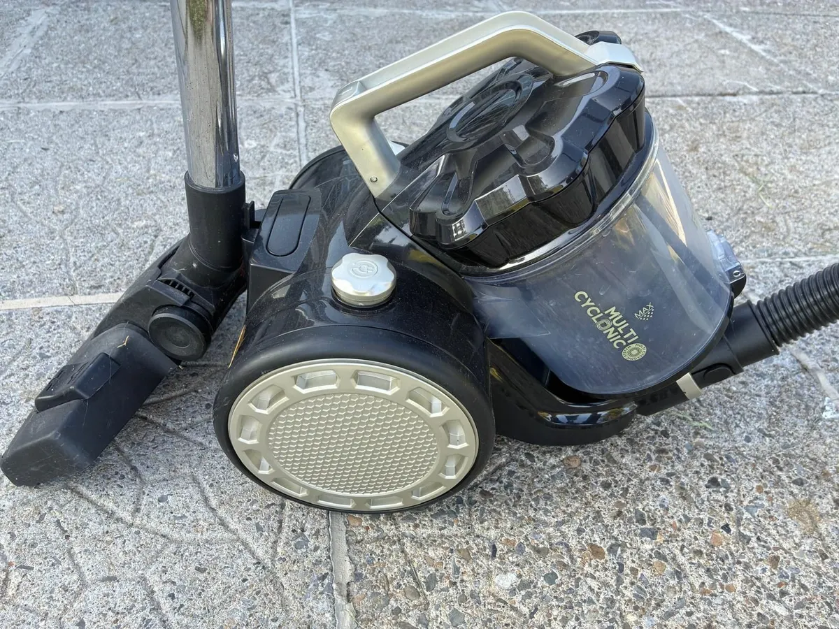 Beldray Compact Vacuum Cleaner 700w 2L Black - Image 1