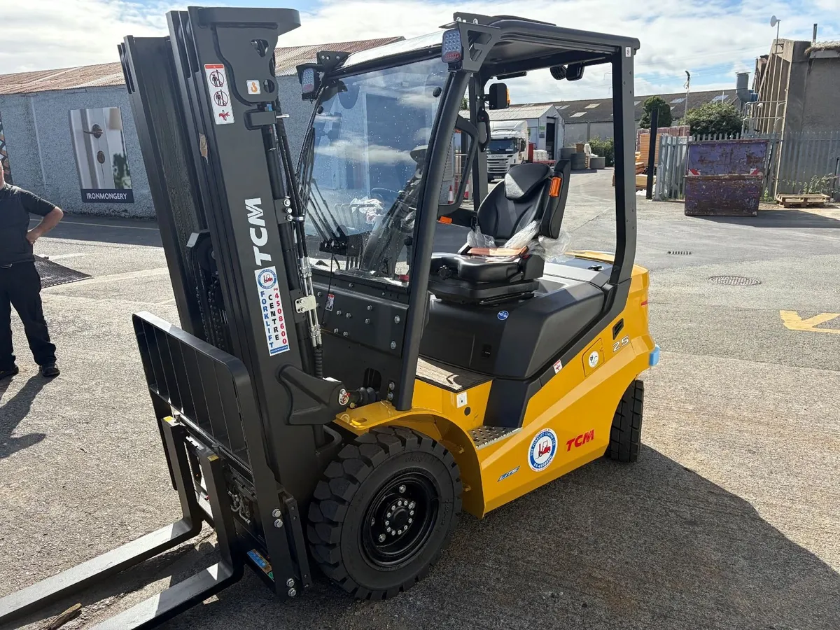 TCM Lithium Electric Forklift - 2.5 Tonne - Image 1