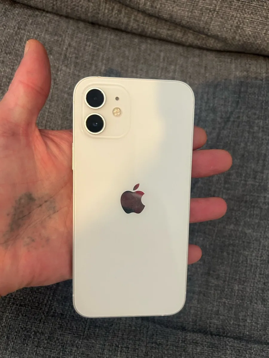 iPhone 12, 64gb, unlocked, 100% new battery! - Image 3