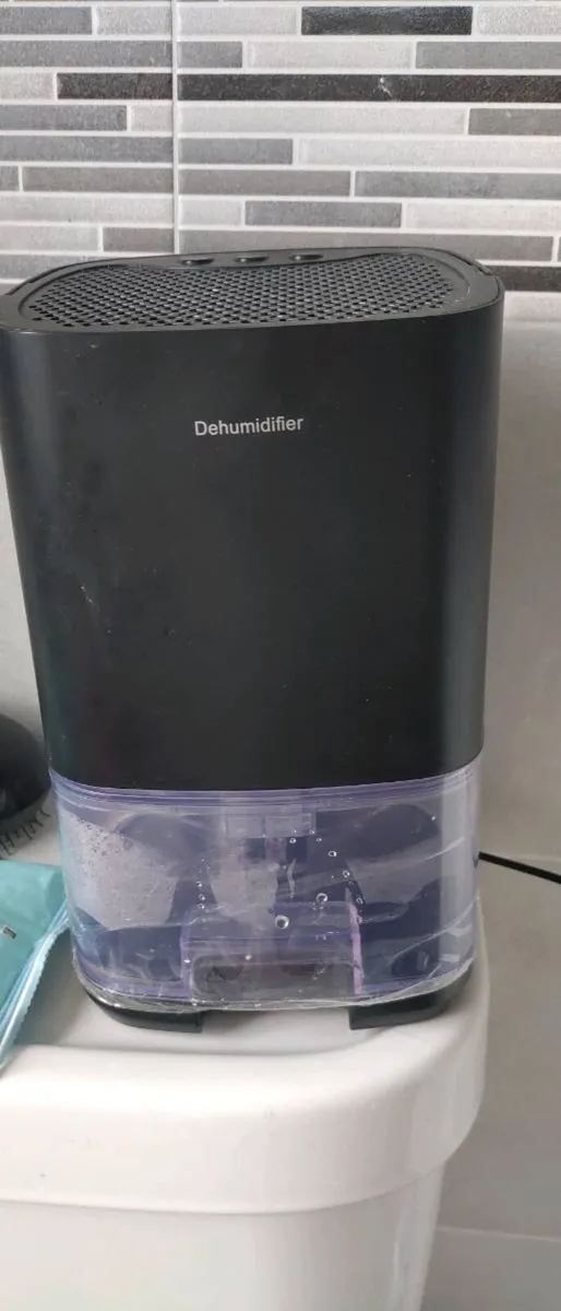 Small portable dehumidifier - Image 1