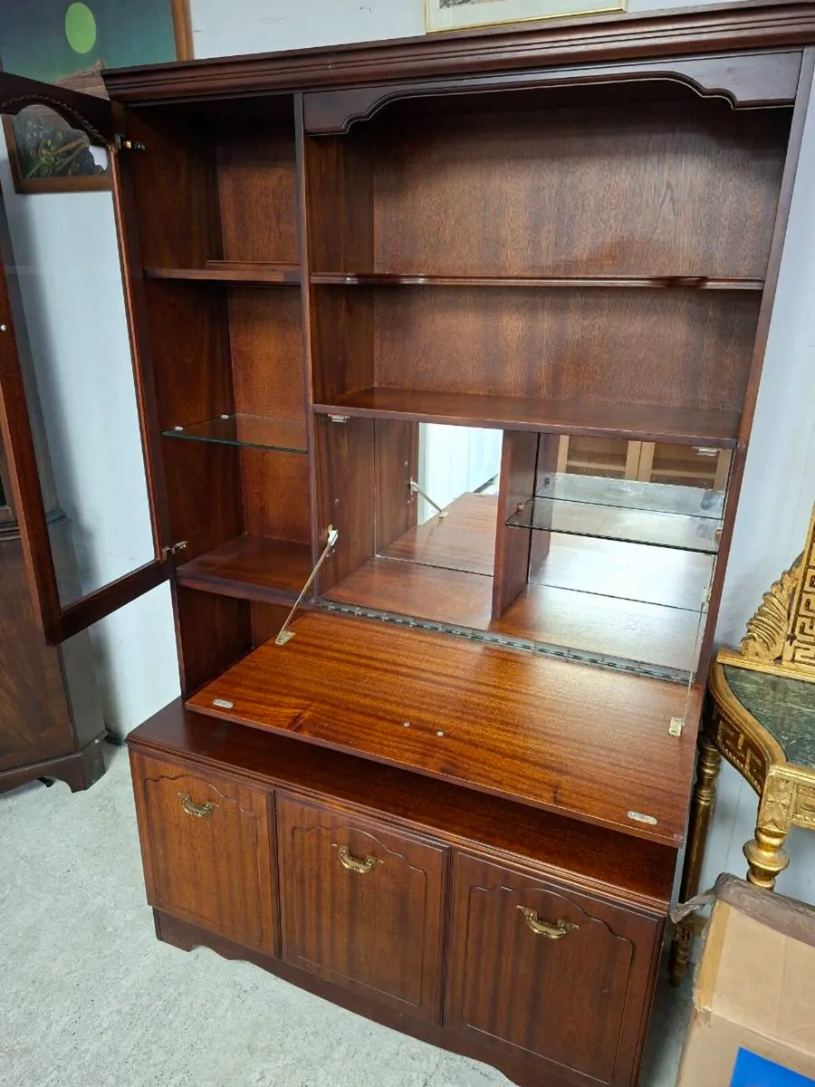 VINTAGE WOODEN SIDEBOARD/DISPLAY UNIT - Image 2