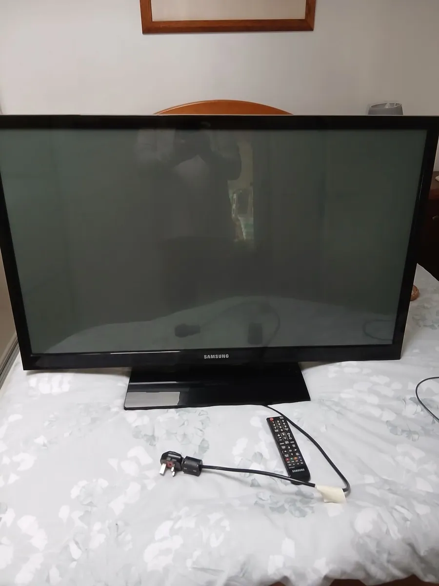 42 inch Samsumg TV. - Image 1