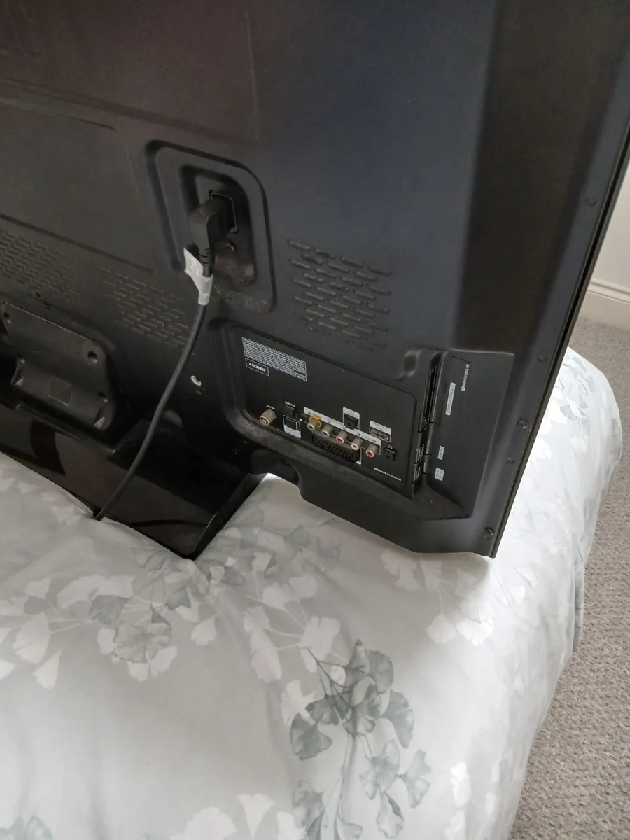 42 inch Samsumg TV. - Image 3
