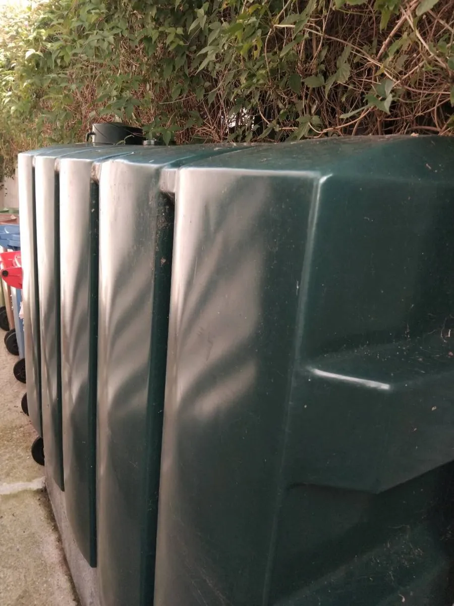 Oil tank - Image 1
