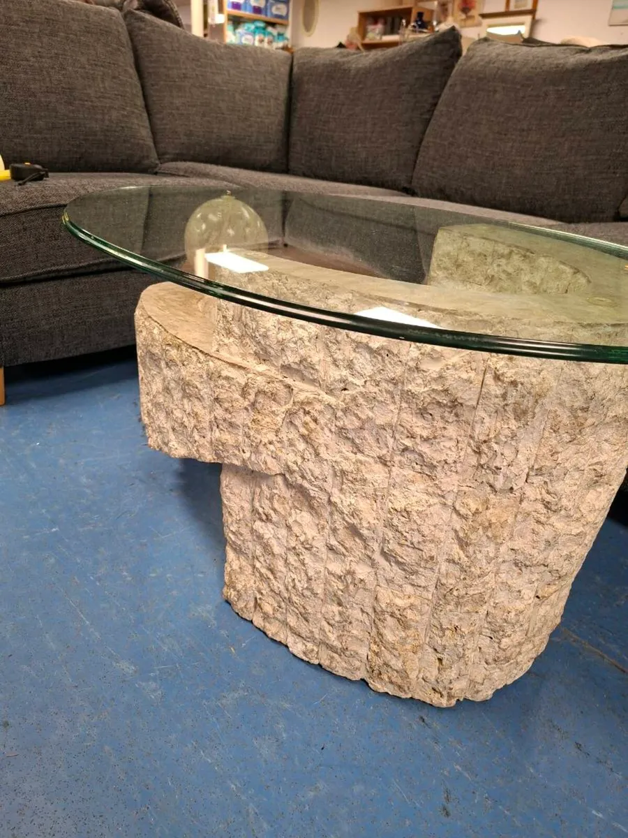 STONE EFFECT COFFEE TABLE WITH GLASS TOP - Image 3