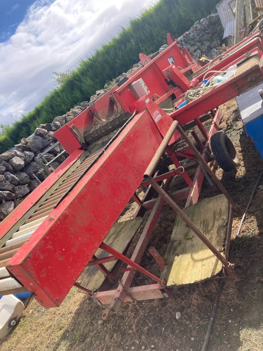 Tong potato grader - Image 1
