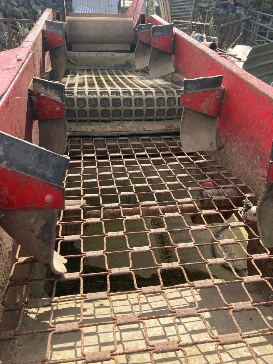 Tong potato grader - Image 2
