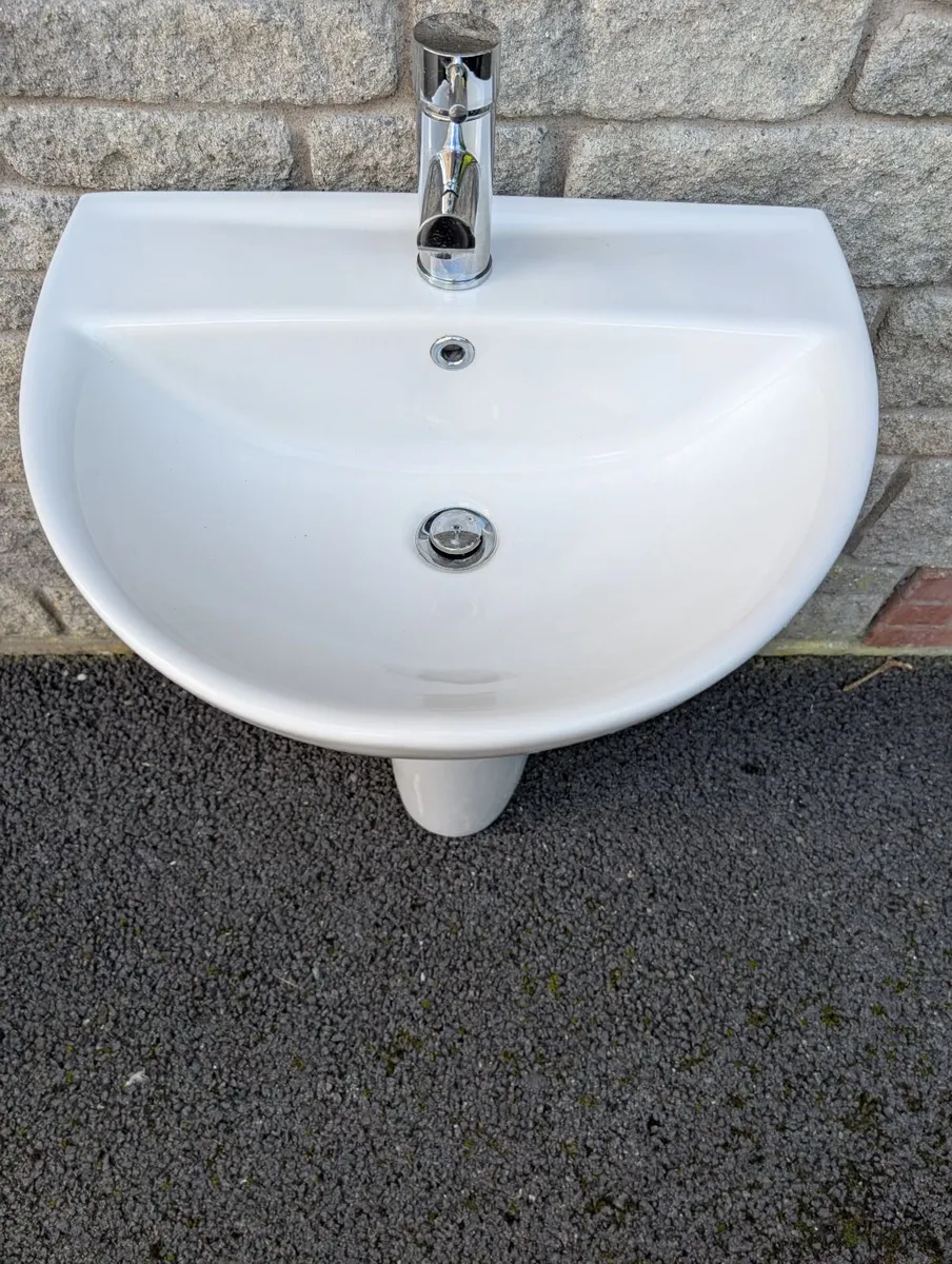 Bathroom Sink and Pedestal - Image 2