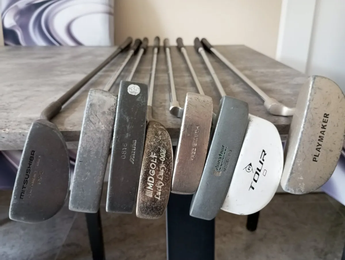 A selection of golf putters.  Right handed clubs - Image 1