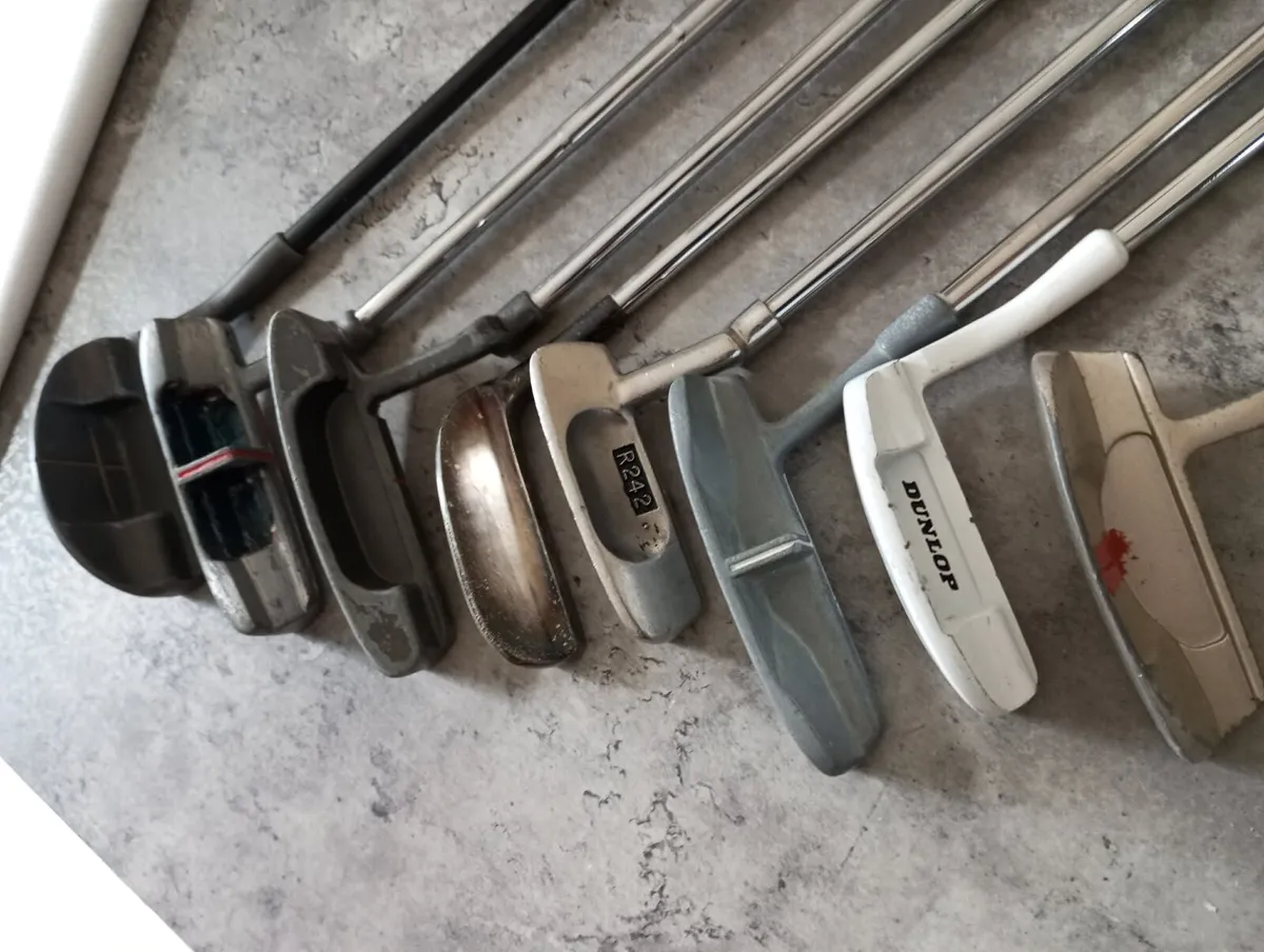 A selection of golf putters.  Right handed clubs - Image 2
