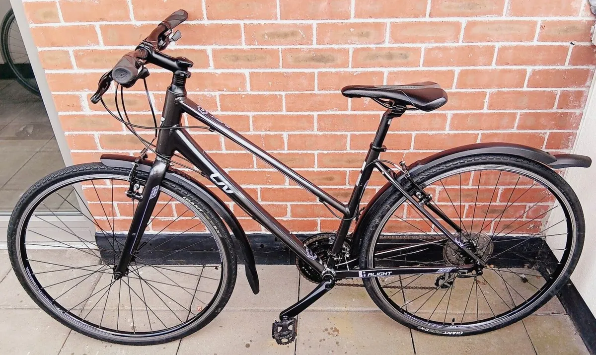 Ladies giant liv road bike that's like new - Image 3