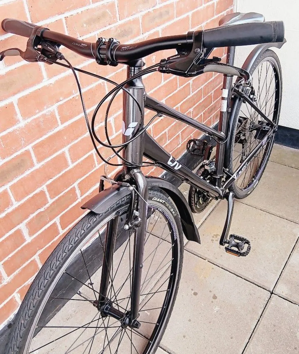 Ladies giant liv road bike that's like new - Image 2