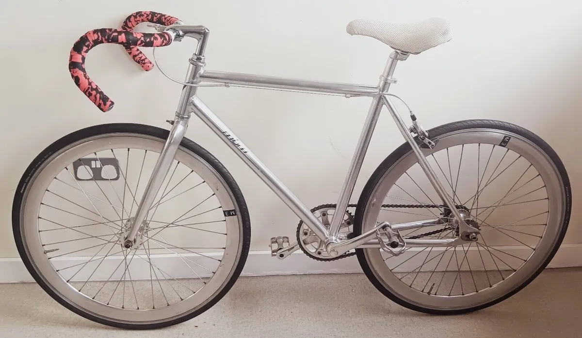 fixie racer bike that's in great condition - Image 1
