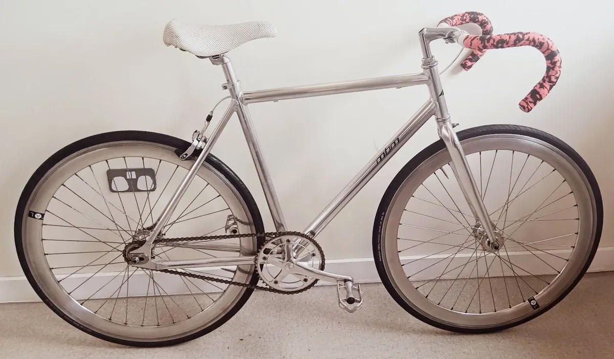 fixie racer bike that's in great condition - Image 4