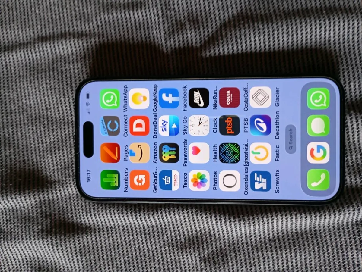 I phone 15 - Image 2