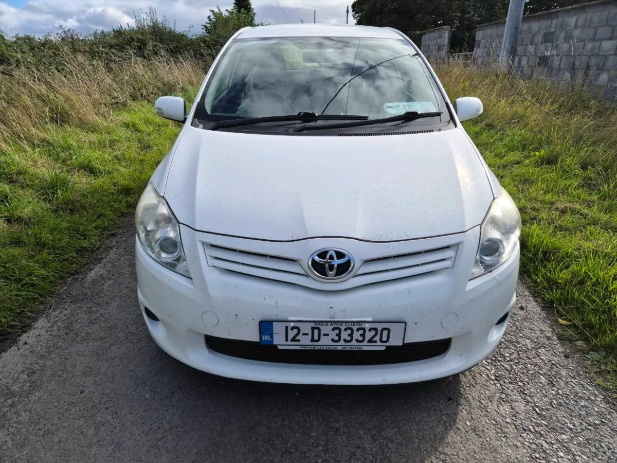 Auris Van 2012 New DOE  09/27 Tax 09/26 Clean Van - Image 2