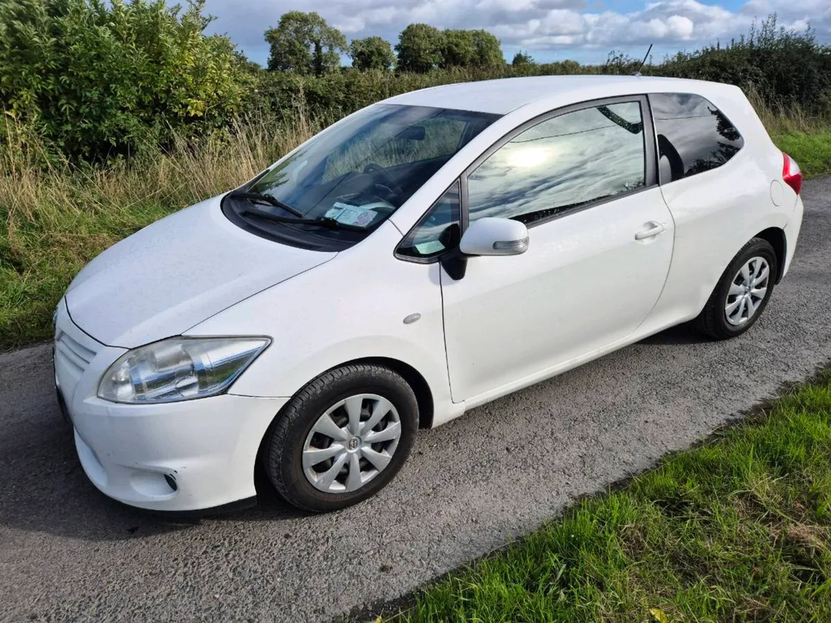 Auris Van 2012 New DOE  09/27 Tax 09/26 Clean Van - Image 3