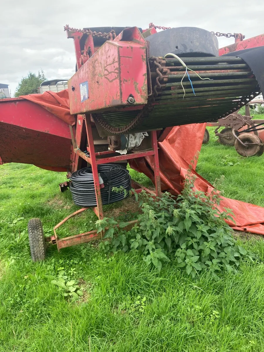 Tong potato hopper - Image 1