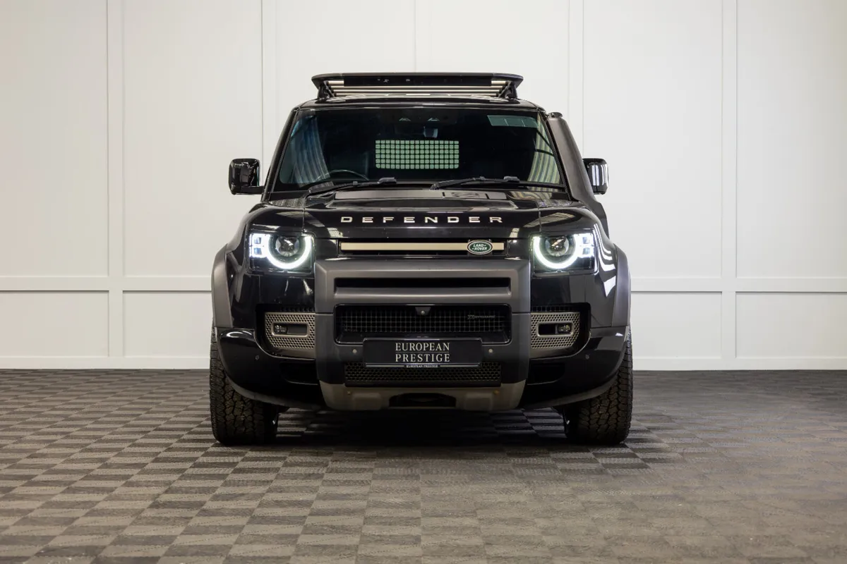 2023 Defender D300 X-Dynamic HSE 2 Seat Commercial - Image 2