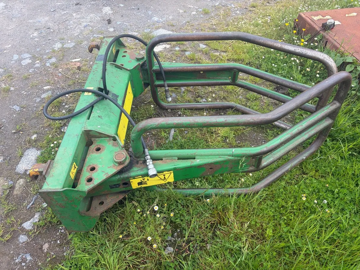 Bale handlers x 2 - Image 1